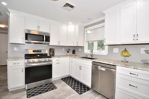 Kitchen - 48 Gardens Dr, Springfield, MA 01119 photo 3 of 4