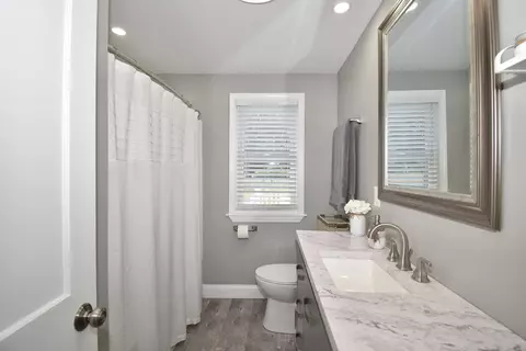 Bath - 48 Gardens Dr, Springfield, MA 01119 photo 1 of 3