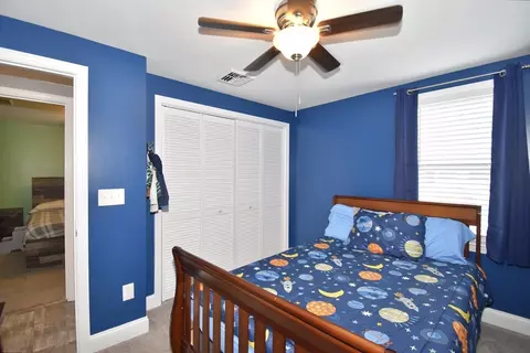 Bedroom - 48 Gardens Dr, Springfield, MA 01119 photo 10 of 11