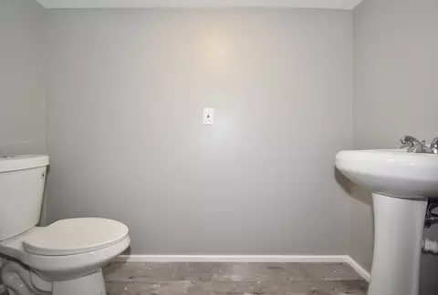 Bath - 48 Gardens Dr, Springfield, MA 01119 photo 3 of 3