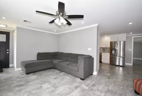 Living - 48 Gardens Dr, Springfield, MA 01119 photo 2 of 2