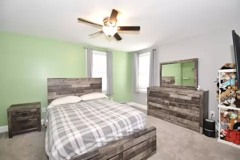 Bedroom - 48 Gardens Dr, Springfield, MA 01119 photo 6 of 11