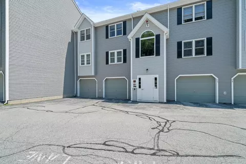 124 Tennis Plz #16, Dracut, MA 01826