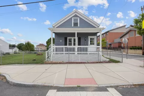 530 Dwelly St, Fall River, MA 02724 photo 4