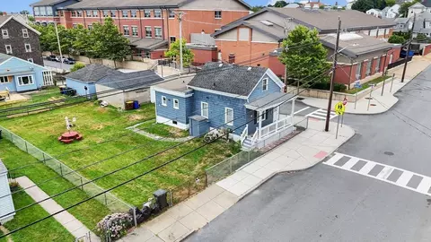 530 Dwelly St, Fall River, MA 02724 photo 6