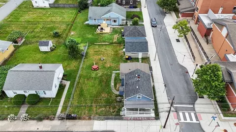 530 Dwelly St, Fall River, MA 02724 photo 8