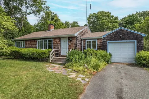 56 Lakemans Ln, Ipswich, MA 01938