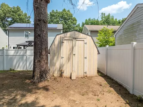 Exterior - 17 Delmore St, Springfield, MA 01109 photo 4 of 7