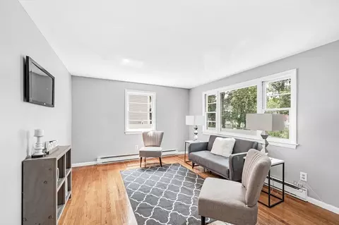 Living - 17 Delmore St, Springfield, MA 01109 photo 2 of 5