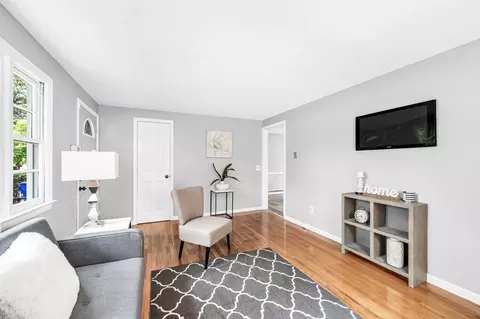 Living - 17 Delmore St, Springfield, MA 01109 photo 4 of 5