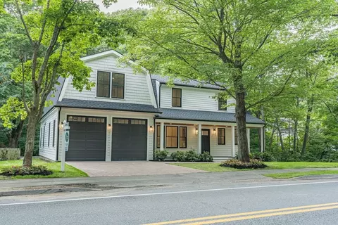 68 Pine St, Manchester, MA 01944