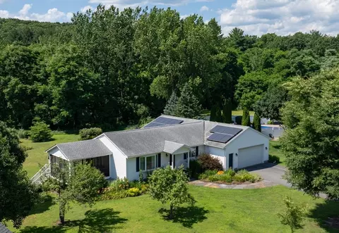 53 Avis Cir, Northampton, MA 01062