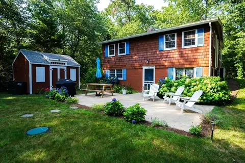 14 Hawley Ave, Plymouth, MA 02360