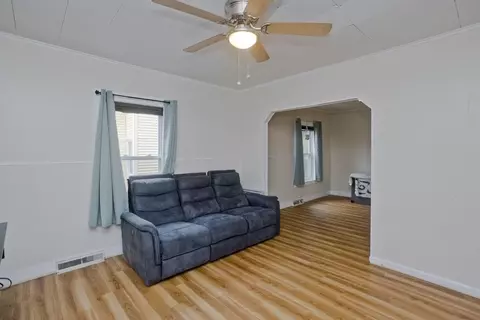Living - 711 Union St, Springfield, MA 01109 photo 2 of 3