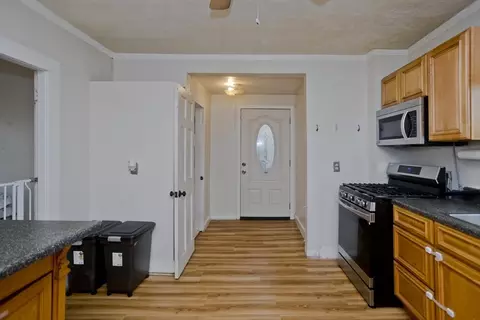 Entry Way - 711 Union St, Springfield, MA 01109 photo 4 of 4