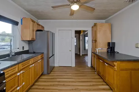 Entry Way - 711 Union St, Springfield, MA 01109 photo 3 of 4