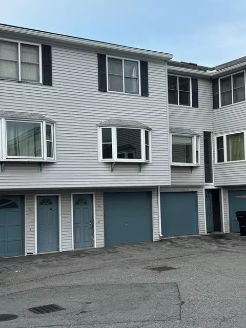 30 Angle St #19, Lowell, MA 01851