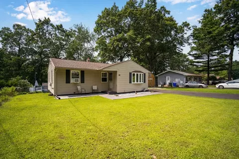90 Hillside Dr, Springfield, MA 01118 photo 32