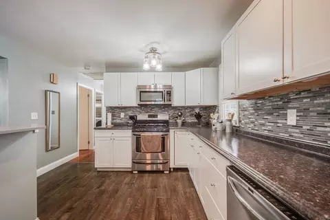 90 Hillside Dr, Springfield, MA 01118 photo 4