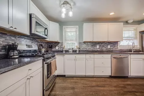 90 Hillside Dr, Springfield, MA 01118 photo 5