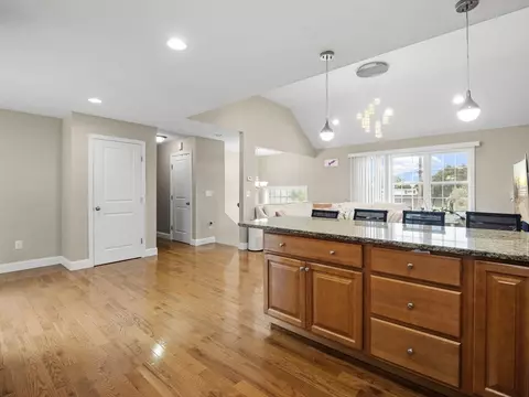 27 Carpenter Ave, Worcester, MA 01605 photo 13