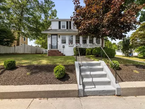 41 Liberty St, Plymouth, MA 02360