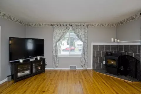 Living - 32 Silvin Rd, Chicopee, MA 01013 photo 3 of 5