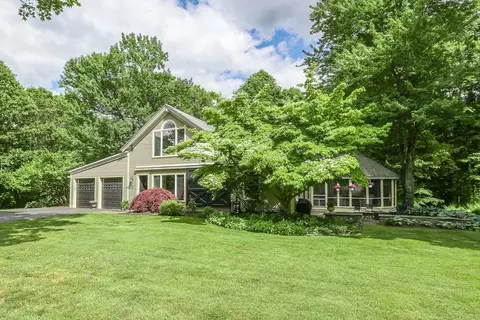 36 Pleasant St, Dover, MA 02030