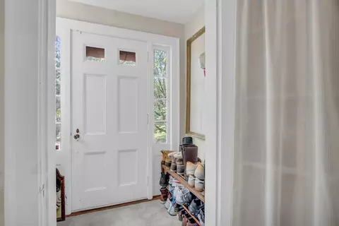 Entry Way - 64 Moreland St, Worcester, MA 01609 photo 2 of 4