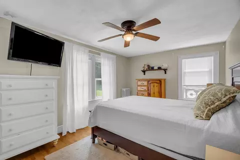 Bedroom - 64 Moreland St, Worcester, MA 01609 photo 4 of 5