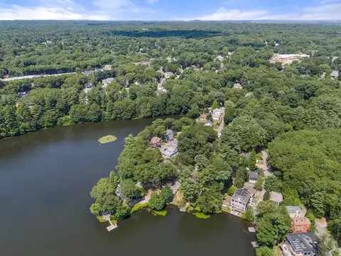 22 Stonecleve Rd, Wellesley, MA 02481 photo 3