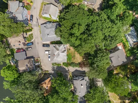 22 Stonecleve Rd, Wellesley, MA 02481 photo 2