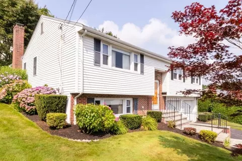 35 Gardiner Rd, Quincy, MA 02169