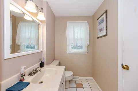 Bath - 9 Pine St, Townsend, MA 01469 photo 1 of 2