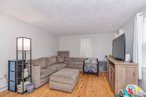 Living - 9 Pine St, Townsend, MA 01469 photo 1 of 2