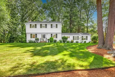 7 Temple Ter, Bedford, MA 01730