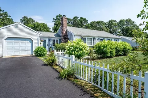 34 Elijah Childs Ln, Barnstable, MA 02632