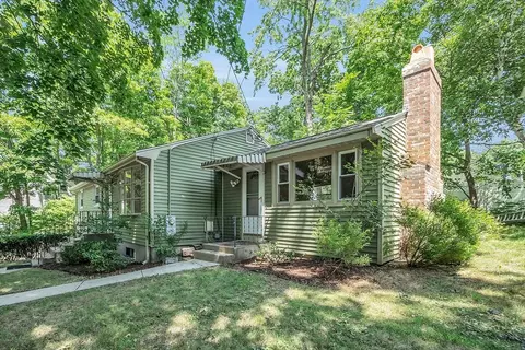 36 Mill St, Maynard, MA 01754 photo 2
