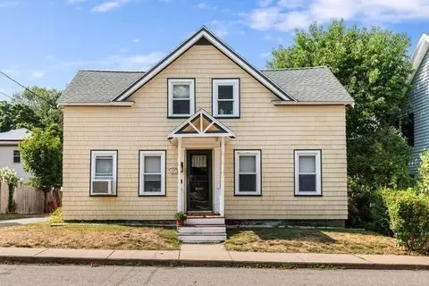 27 Pearl St, Amesbury, MA 01913