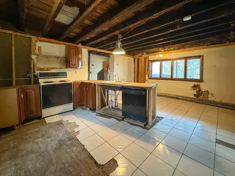 Kitchen - 26 Parallel St, Salem, MA 01970 photo 3 of 4
