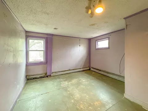 Bedroom - 26 Parallel St, Salem, MA 01970 photo 2 of 4