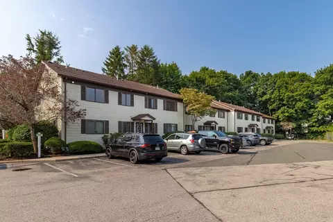 16 Cleveland Pl #10, Gloucester, MA 01930