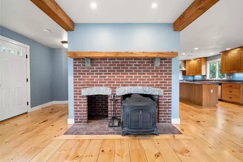 19 Thornton St, Mendon, MA 01756 photo 9