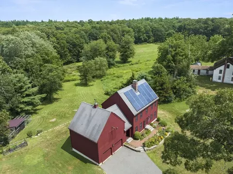 19 Thornton St, Mendon, MA 01756 photo 2