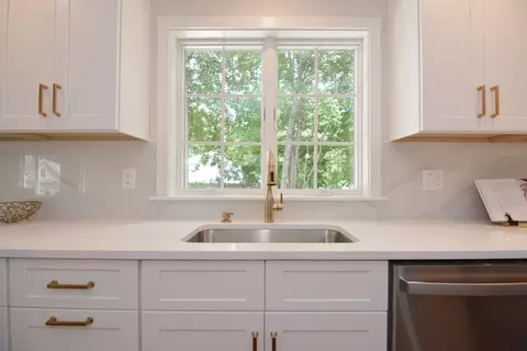 47 Emerson St, Reading, MA 01867 photo 5