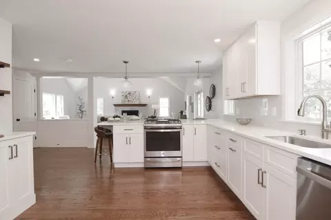 47 Emerson St, Reading, MA 01867 photo 4