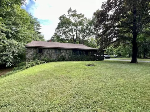 7 Shepard Pl, Sturbridge, MA 01566 photo 4