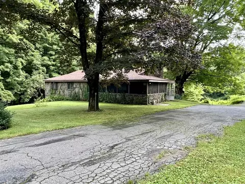 7 Shepard Pl, Sturbridge, MA 01566 photo 3