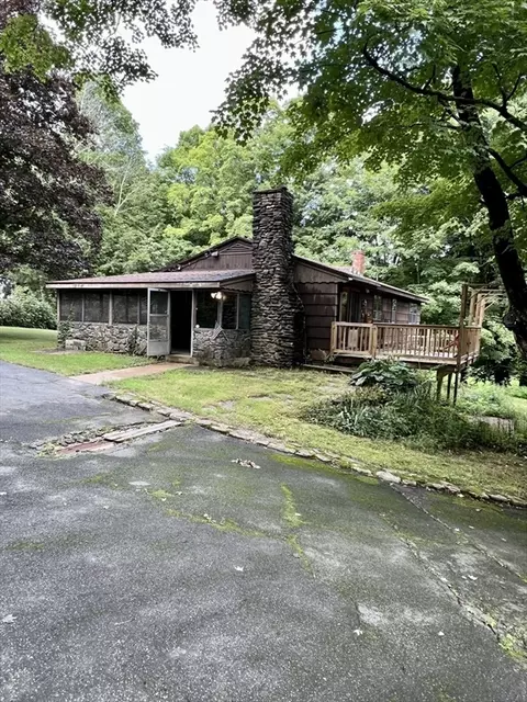7 Shepard Pl, Sturbridge, MA 01566 photo 2