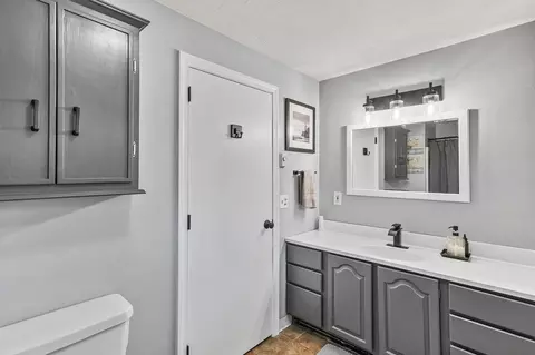Bath - 69 Appleton Rd, Auburn, MA 01501 photo 1 of 3